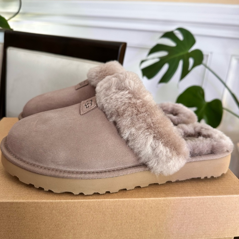 ❌SOLD❌UGG COZY SLIPPERS - Picture 2 of 6
